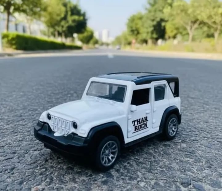 THAR ROXX 1:32 Diecast Model Car